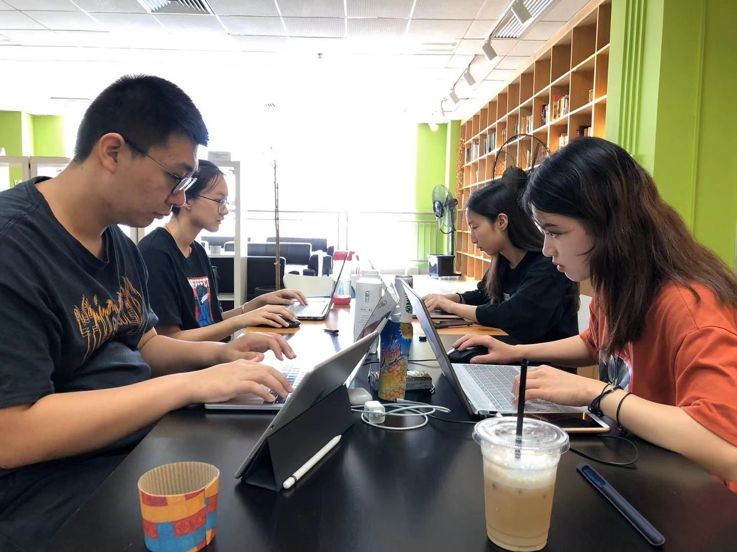 数版学生参加竞赛